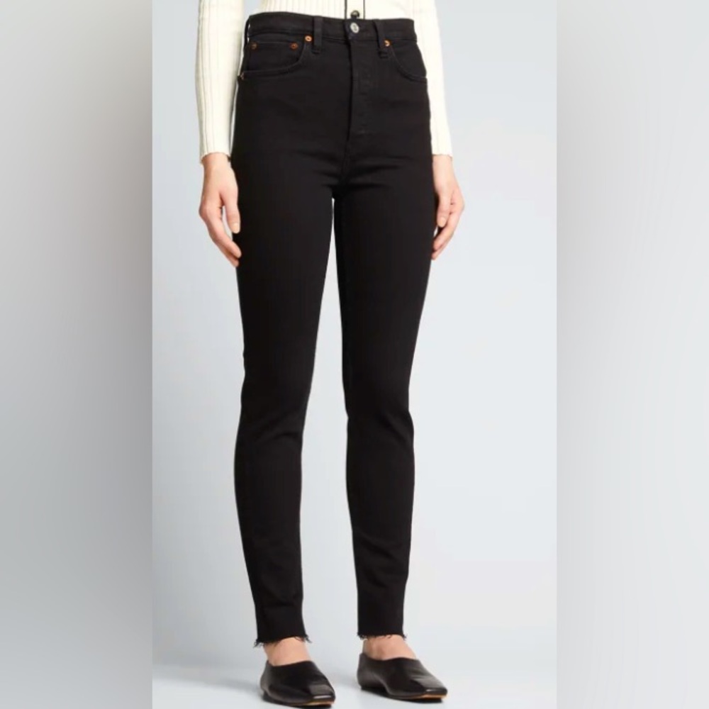 RE/DONE
90s Ultra High-Rise Skinny Jeans w/ Frayed Hem
